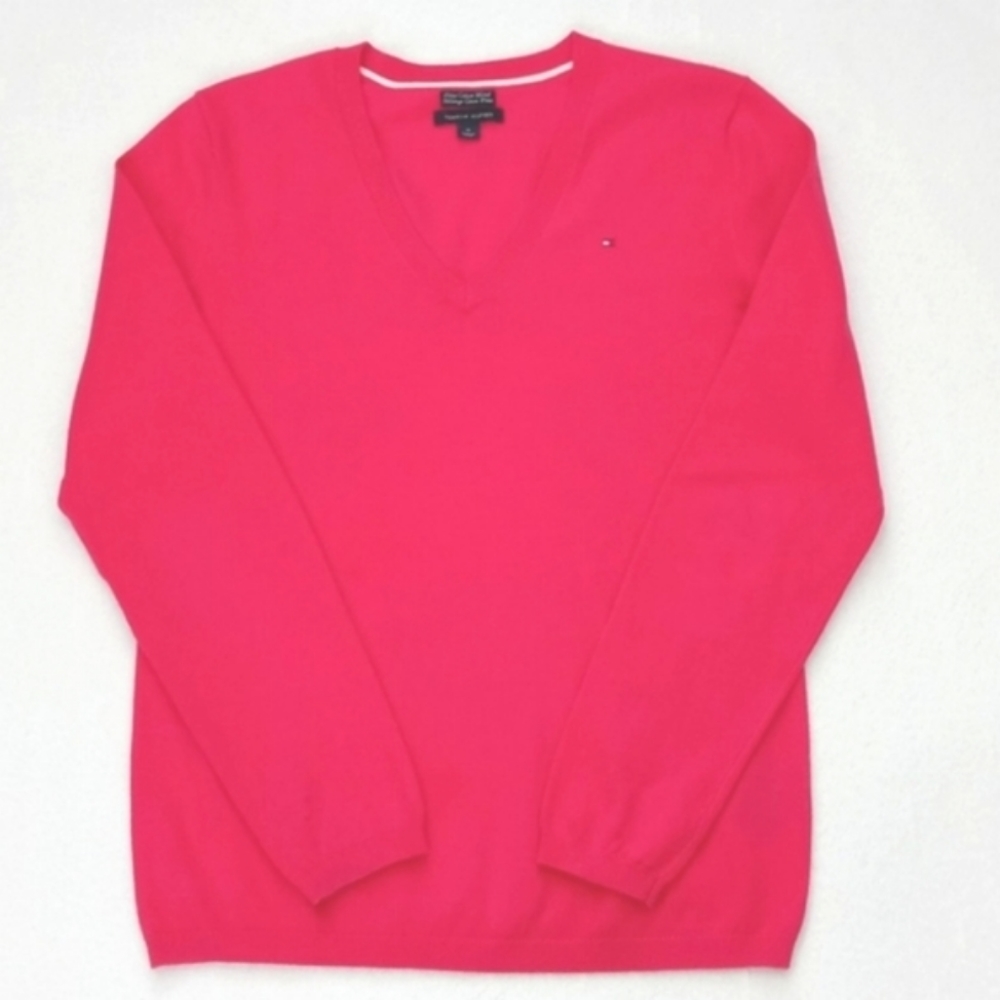 🌿 Tommy Hilfiger Women's Barbie Pink Long Sleeve V-Neck Knit Sweater M